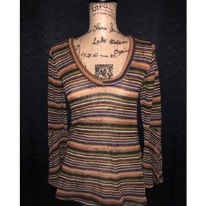 Long sleeve mesh shirt with buttoned, flared cuffs